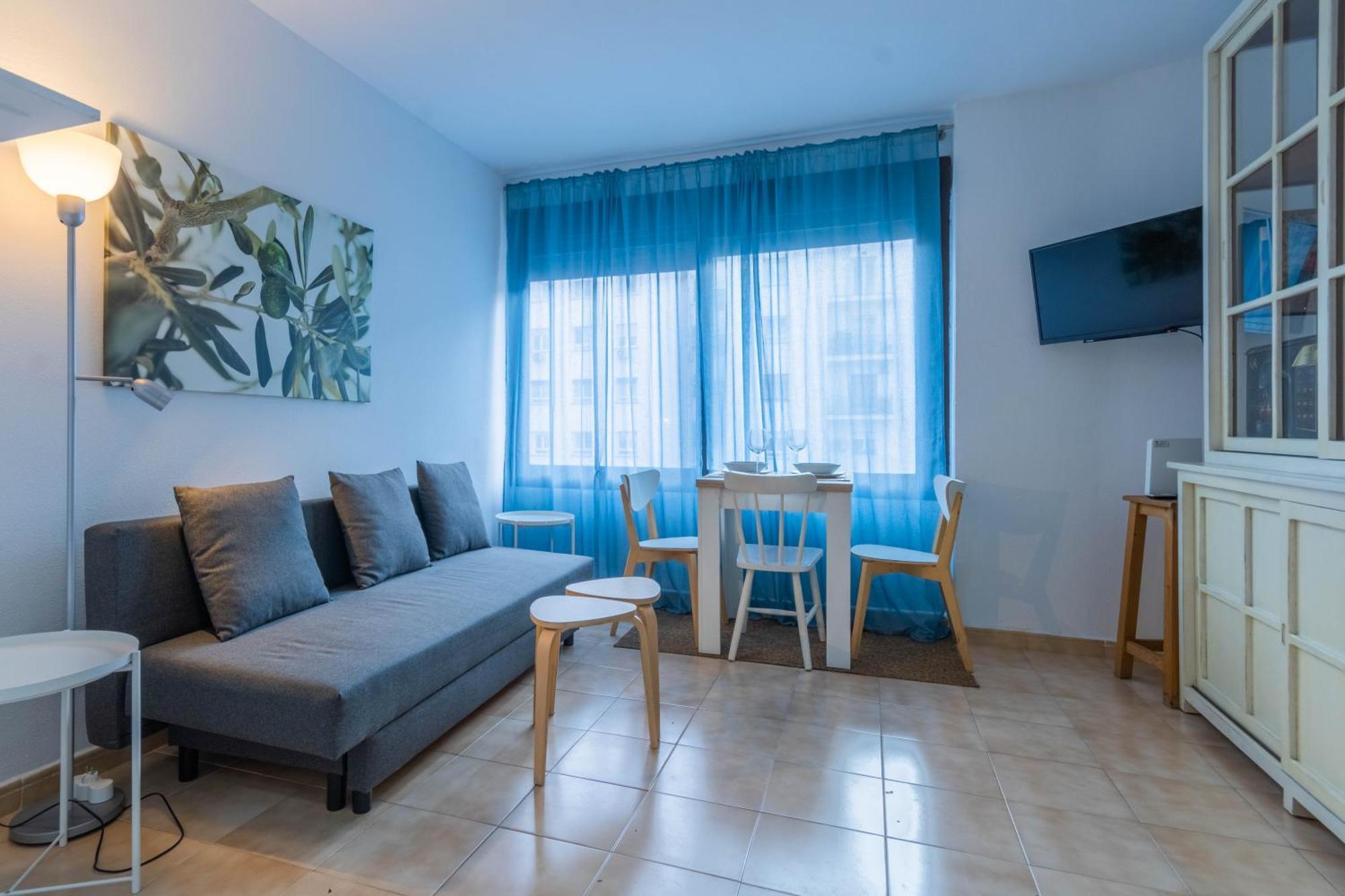 And Cozy- 1bd 1bth- Triana Sevilla